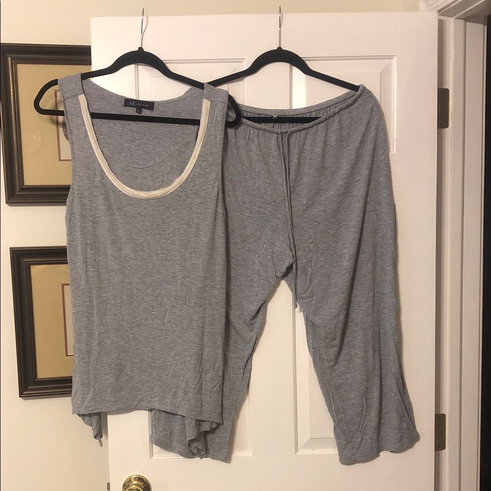 Anne Klein Hthr. Gray Slvless loungewear 3/4 Btm chiffon neck band